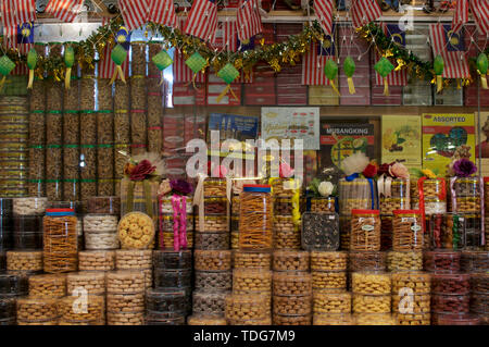 Kuala Lumpur, Malaysia - 9. Mai 2019: Bild von einem typisch malaysischen Cookies Shop in der Zentralen Markt in Kuala Lumpur, Malaysia Stockfoto