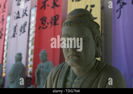 Kuala Lumpur, Malaysia - 10. Mai 2019: Schließen Sie herauf Bild von einer der schönen steinernen Statuen an der Thean Hou in Kuala Lumpur, Malaysia Stockfoto