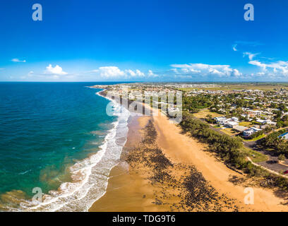 Antenne drone Ansicht von Bargara Beach und Umgebung, Queensland, Australien Stockfoto