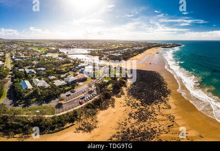 Antenne drone Ansicht von Bargara Beach und Umgebung, Queensland, Australien Stockfoto