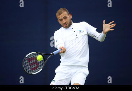 Großbritanniens Dan Evans während seinem Match gegen Japan's Go Soeda bei Tag neun der Natur Tal geöffnet an der Nottingham Tennis Center. Stockfoto