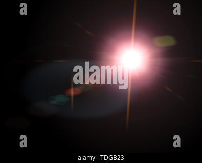 Lichter und Sterne in der Nacht. Objektiv brechung Wirkung. Sterne im Himmel. Beachten Himmelskörper, neue Solaranlagen. Planeten. Science Fiction Stockfoto
