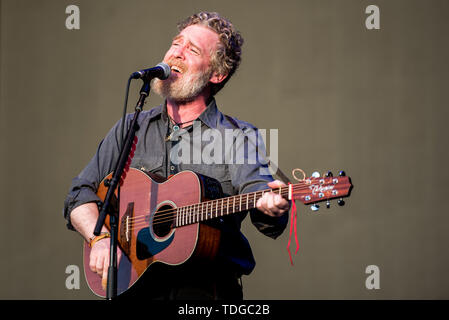 Firenze, Italien. 15 Juni, 2019. Der irische Sänger Glen Hansard live auf der Bühne des Firenze Rocks Festival 2019 in Florenz, Italien, Öffnung für Eddie Vedder. Credit: Alessandro Bosio/Pacific Press/Alamy leben Nachrichten Stockfoto