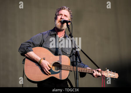 Firenze, Italien. 15 Juni, 2019. Der irische Sänger Glen Hansard live auf der Bühne des Firenze Rocks Festival 2019 in Florenz, Italien, Öffnung für Eddie Vedder. Credit: Alessandro Bosio/Pacific Press/Alamy leben Nachrichten Stockfoto