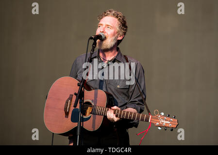 Firenze, Italien. 15 Juni, 2019. Der irische Sänger Glen Hansard live auf der Bühne des Firenze Rocks Festival 2019 in Florenz, Italien, Öffnung für Eddie Vedder. Credit: Alessandro Bosio/Pacific Press/Alamy leben Nachrichten Stockfoto