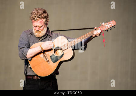 Firenze, Italien. 15 Juni, 2019. Der irische Sänger Glen Hansard live auf der Bühne des Firenze Rocks Festival 2019 in Florenz, Italien, Öffnung für Eddie Vedder. Credit: Alessandro Bosio/Pacific Press/Alamy leben Nachrichten Stockfoto