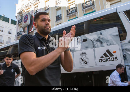 Madrid, Spanien. 15 Juni, 2019. Felipe Reyes während Real Madrid Sieg über den FC Barcelona Lassa (87-67) in Liga Endesa finale Endspiel Serie (Spiel 1) feierte in Madrid (Spanien) an Wizink Center. 16. Juni 2019. Credit: Juan Carlos García Mate/Pacific Press/Alamy leben Nachrichten Stockfoto