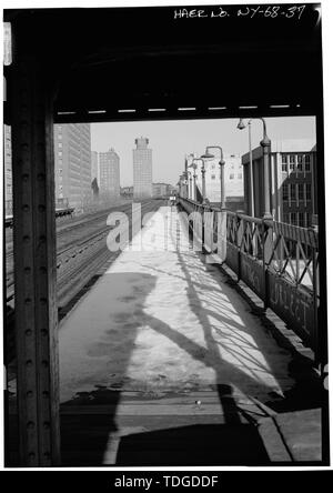 NORTHBOUND PLATFORM, 169 TH ST. STATION, ALLGEMEINE ANSICHT IST NORDEN. - Interborough Rapid Transit Company, der Dritten Avenue erhöhte Linie, Stadtteil der Bronx, New York City, New York County, NY Stockfoto