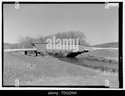 Nordöstlich von 40 Grad. - Hogback Brücke, Spanning North River bei abgeschalteten Abschnitt von Douglas County Road, Winterset, Madison County, IA Stockfoto