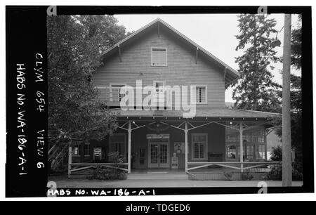 Nordosten Fassade, nach Südwesten - Singer's Tavern, Lake Crescent Lodge Gebäude, Barnes, Lake Crescent, Port Angeles, Clallam County, WA; Sänger, Avery J; Sänger, Julia; Roosevelt, Franklin D Stockfoto