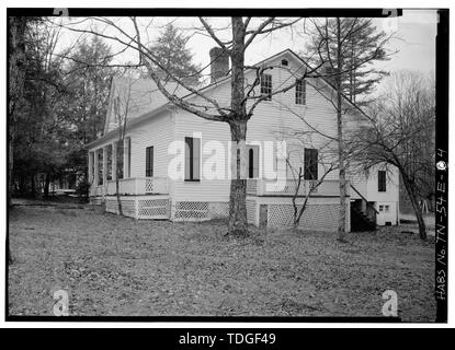 Nordosten und Südosten vorne (links), von Osten - Alte Beerscheba Inn, Murfree Haus (Hütte), Armfield Avenue, Beerscheba Federn, Grundy County, TN Stockfoto