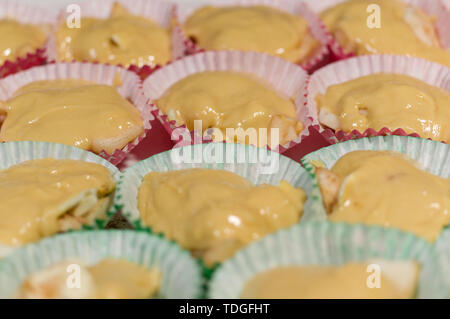 Makro Foto von Muffins mit Füllung. Die Cupcakes. Close-up. Stockfoto