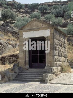 PUENTE DE ALCANTARA- DET TEMPLO ROMANO. Lage: an der Außenseite. PROVINCIA. CACERES. Spanien. Stockfoto