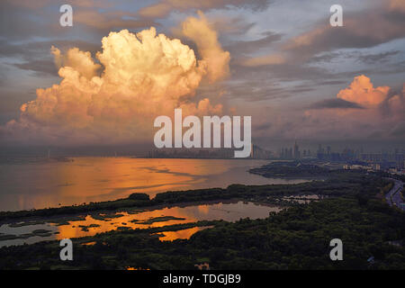 Shenzhen Bay Houhai dawn städtische Landschaft Stockfoto