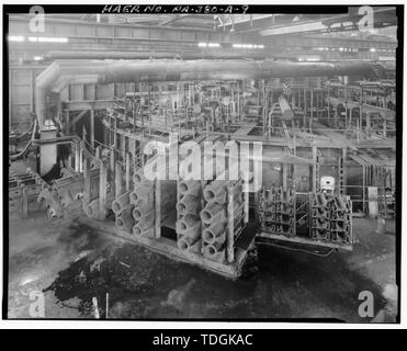 Nordwesten Blick auf drehherdofen der Nr. 2 nahtlose Linie in Buchten 17 und 18 der wichtigsten pipe mill Gebäude. - U.S. Steel nationalen Tube Works, Main Pipe Mill Gebäude, entlang der Monongahela River, McKeesport, Allegheny County, PA; Carnegie, Andrew Stockfoto