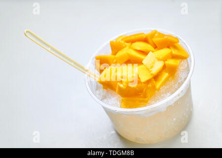 Frische mango rasiert Eis Stockfoto