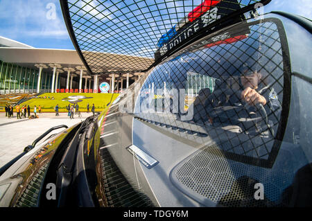 Tägliches Training von Polizei und die Polizisten in Polizeistationen der Shanghai National Convention und Exhibition Centre Stockfoto