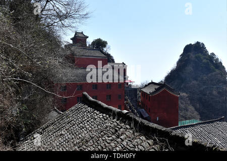 In Wudang Berg, Provinz Hubei im April 2019 fotografiert. Stockfoto