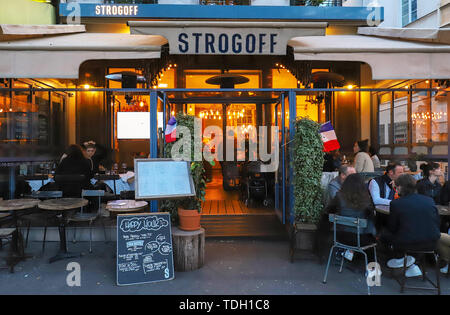 Strogoff ist ein traditionelles französisches Restaurant am Boulevard Bonne Nouvelle in der Nähe von Porte Saint Denis in Paris, Frankreich. Stockfoto