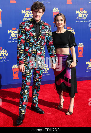 Santa Monica, USA. 15 Juni, 2019. Brett Dier und Haley Lu Richardson kommen an der 2019 MTV Movie und TV Auszeichnungen bei Barker Hangar am 15. Juni 2019 in Santa Monica, Los Angeles, Kalifornien, USA, statt. Quelle: Bild Presse Agentur/Alamy leben Nachrichten Stockfoto
