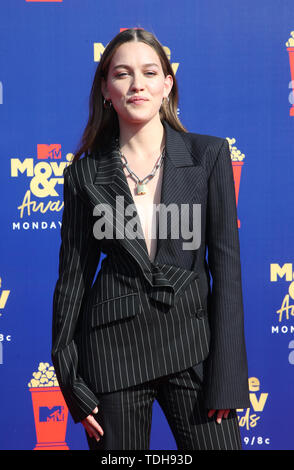 SANTA MONICA, CA - 15. Juni: Victoria Pedretti, an der 2019 MTV Movie & TV Awards durch M&M'S, Mountain Dew, Taco Bell® gesponsert, und Wahrheit bei Barker Hangar in Santa Monica, Kalifornien am 15. Juni 2019. Credit: Faye Sadou/MediaPunch Stockfoto