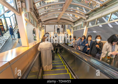 Blick auf hapina Nakakecho Einkaufspassage, einer beliebten Einkaufsstraße, in Sendai, Miyagi, Japan Stockfoto