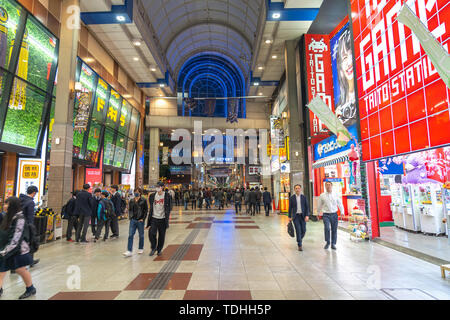 Blick auf hapina Nakakecho Einkaufspassage, einer beliebten Einkaufsstraße, in Sendai, Miyagi, Japan Stockfoto