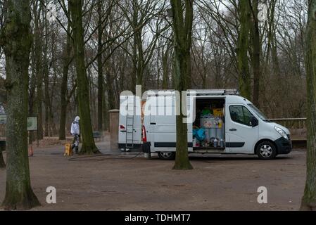 Chemische Straße Behandlung. Berlin, Deutschland. Februar 19, 2019. Stockfoto
