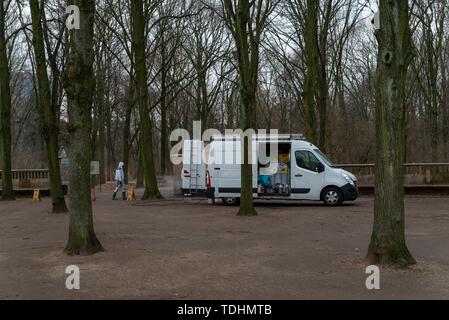 Chemische Straße Behandlung. Berlin, Deutschland. Februar 19, 2019. Stockfoto