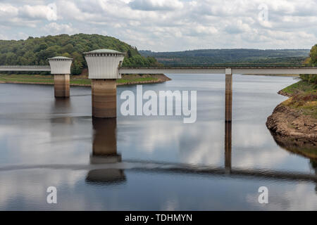 Belgische Gileppe Talsperre mit künstlichen See mit Trinkwasser Stockfoto