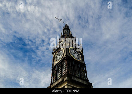 Schäden an Commemorative Clock Tower in der Nähe von Christchurch Cathedral nach dem Erdbeben 2011 in Christchurch, Südinsel, Neuseeland auf 18 m. Stockfoto
