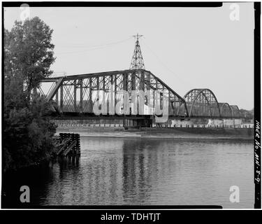 Gesamtüberblick über die Brücke. Blick nach Nordosten. - Winona Brücke, Spanning Mississippi River, Winona, Winona County, MN Stockfoto