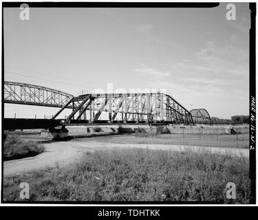 Gesamtüberblick über die Brücke, Blick nach Süden - Alton Brücke, Spanning Mississippi River zwischen IL und MO, Alton, Madison County, IL Stockfoto