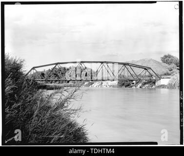 Gesamtüberblick über die Brücke, nach Süden WEB, Blick nach Norden - Roubideau Brücke, Spanning Gunnison River an der County Road G50R, Delta, Delta County, CO Stockfoto