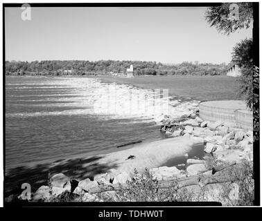 Gesamtansicht der Stausee, auf der Suche vor. Der Felsen Brücke und ST-Kette. LOUIS WASSER ABTEILUNG AUFNAHME IM HINTERGRUND, nach Nordwesten - obere Mississippi River 9-Fuß-Projekt, Lock und Dam 27, Granite City, Madison County, IL; US-Armee Korps der Ingenieure Stockfoto