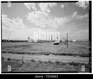 Gesamtansicht von Süden aus Feld östlich der Anlage. Blick nach Westen. - Rocky Mountain Arsenal, von 90 - Sixth Avenue und Fifty-Sixth Avenue, Buckley Road, Quebec Street und Colorado Highway 2, Handel Stadt, Adams County, CO begrenzt Stockfoto