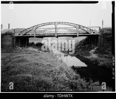 Allgemeine ANSICHT SÜDSEITE DER BRÜCKE, Blick nach Norden - Cottonville Brücke, County Road D-61 bei Bauer's Creek, Maquoketa, Jackson County, IA Stockfoto