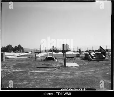 Allgemeine Ansicht, Eingang zum 'WELS' SILO, Blick nach Süden Marilyn Ziemer, Fotograf, März 1988 - Mount Gleason Nike Missile Site, Angeles National Forest, südlich von Soledad Canyon, Sylmar, Los Angeles County, CA Stockfoto