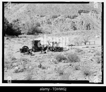 Überblick über GOLD HILL MÜHLE, Straße, UND WARM SPRINGS CAMP GEBÄUDE, nach Südwesten. - Gold Hill Mühle, warmen Frühling Canyon Road, Death Valley Junction, Inyo County, CA Stockfoto