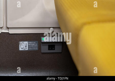Akita Shinkansen Komachi, Interieur der Standard Class Sitze von E6 Serie Shinkansen super express Bullet Zug bei Ueno Station in Japan Stockfoto
