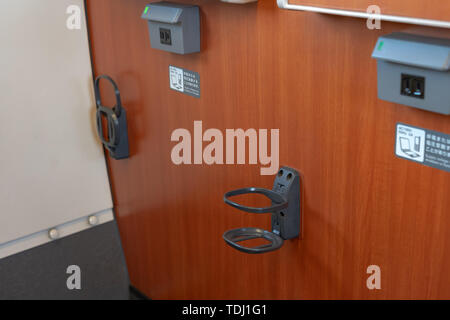 Akita Shinkansen Komachi, Interieur der Standard Class Sitze von E6 Serie Shinkansen super express Bullet Zug bei Ueno Station in Japan Stockfoto