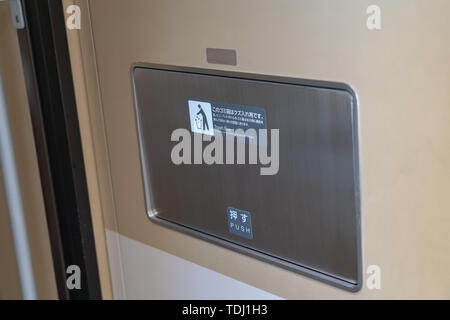 Akita Shinkansen Komachi, Interieur der Standard Class Sitze von E6 Serie Shinkansen super express Bullet Zug bei Ueno Station in Japan Stockfoto