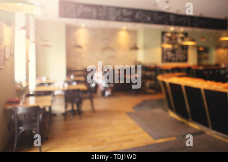 Abstrakte verschwommen modernes Cafe innen Hintergrund. Stockfoto