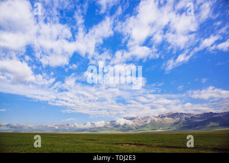 Wolken fließt auf der Prairie Stockfoto