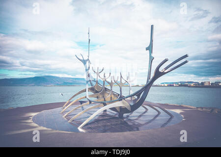 Sun Voyager Denkmal. Beliebtes Touristenziel in der Stadt. Reykjavik, Island. Stockfoto