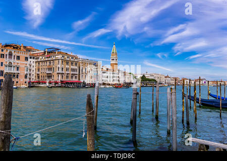 Venedig, Italien, 26. MAI 2019: Blick auf Venedig, Italien. Es wird geschätzt, dass 25 Millionen Touristen Venedig jedes Jahr besuchen. Stockfoto