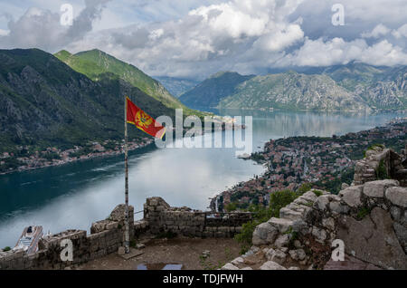 Blick von oberhalb der Altstadt von Kotor in Montenegro Stockfoto