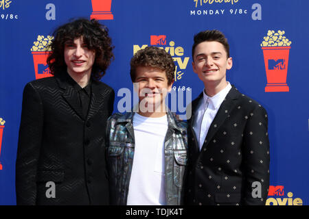 Juni 15, 2019 - Santa Monica, CA, USA - LOS ANGELES - Jun 15: Finn Wolfhard, Gaten Matarazzo, Noah Schnapp an der 2019 MTV Movie & TV Auszeichnungen bei den Barker Hangar am 15. Juni 2019 in Santa Monica, CA (Credit Bild: © Kay Blake/ZUMA Draht) Stockfoto