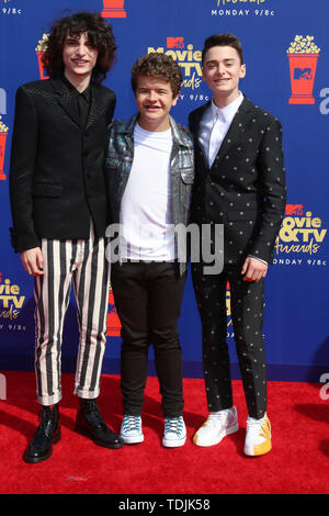 Juni 15, 2019 - Santa Monica, CA, USA - LOS ANGELES - Jun 15: Finn Wolfhard, Gaten Matarazzo, Noah Schnapp an der 2019 MTV Movie & TV Auszeichnungen bei den Barker Hangar am 15. Juni 2019 in Santa Monica, CA (Credit Bild: © Kay Blake/ZUMA Draht) Stockfoto