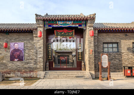 Im chinesischen Stil Torhaus der Baijia Compound in Donga Jiao Stadt Stockfoto
